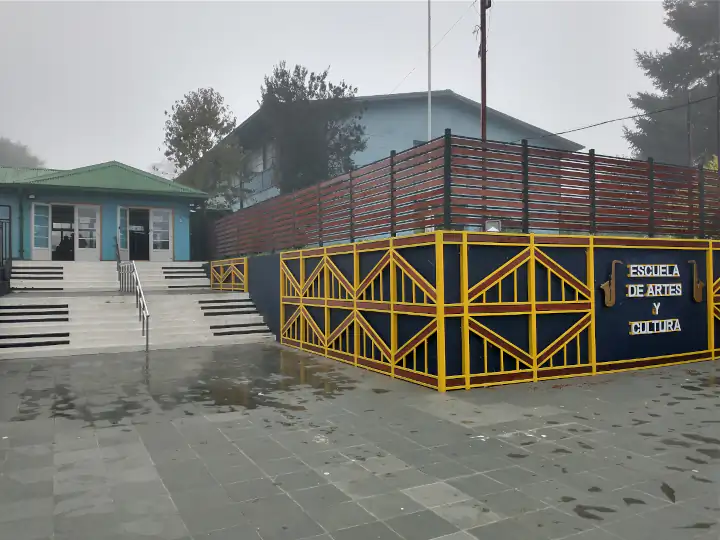 Entrada de la Escuela de Artes y Cultura